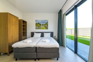 5 bedrooms, iron/ironing board, travel cot, WiFi