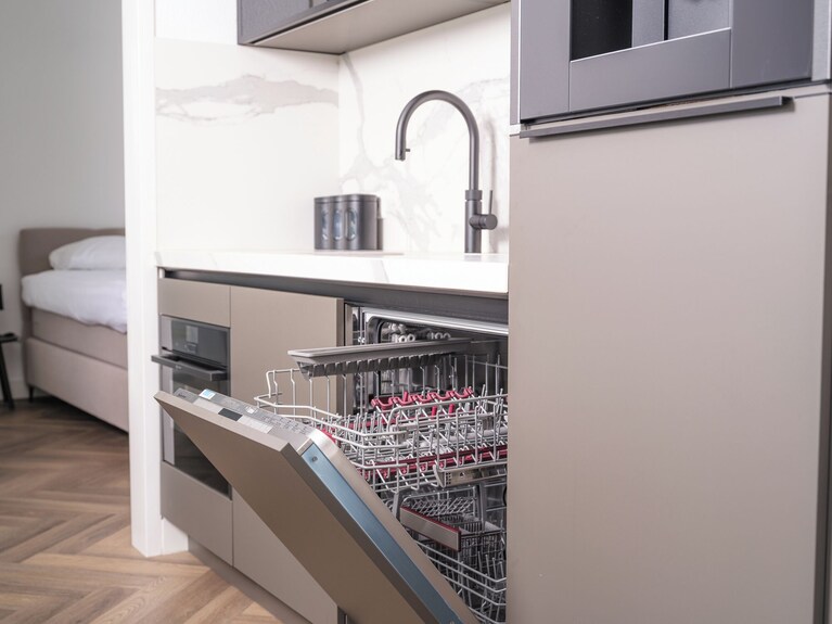 Single-storey 8-person Villa With Private Inflatable Boat, Luxury Built-in Bean-to-cup Coffee Machine, Quooker And Swim Deck. - Lelystad