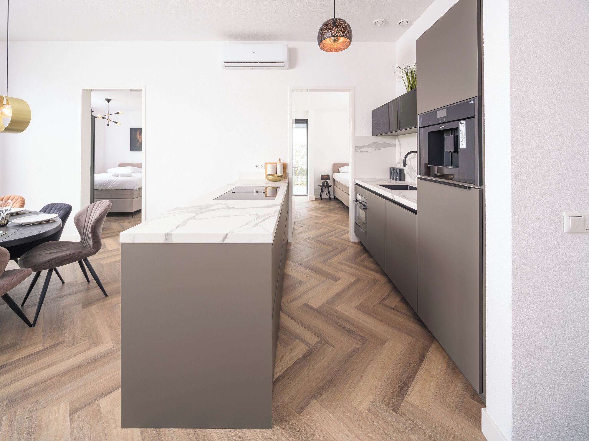 Kühlschrank, Mikrowelle, Ofen, Herdplatte