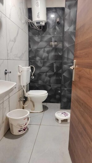 Classic Room | Bathroom - Agralok Dham (Ujjain)