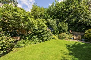 Cottage | Property grounds