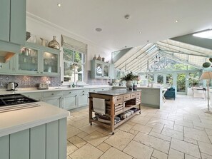 Dishwasher, cookware/dishes/utensils