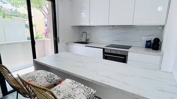 Refrigerador, lavavajillas y tostadora