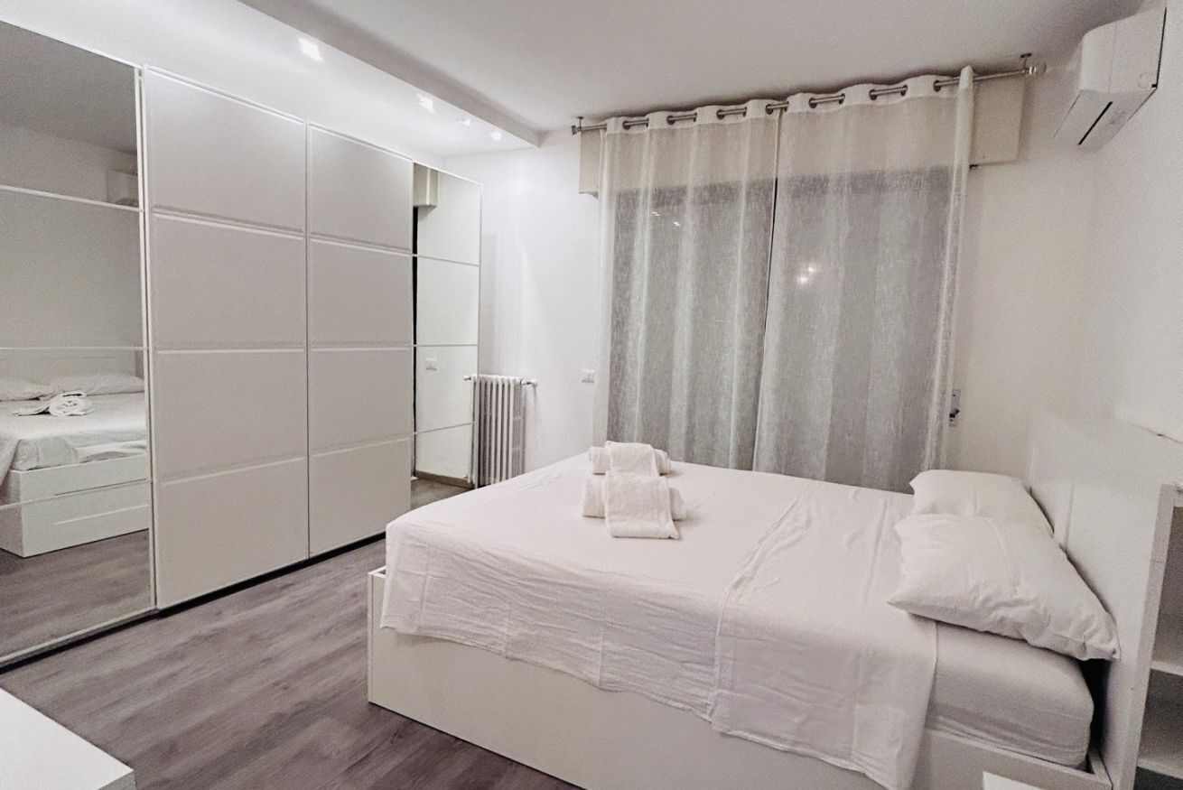 3 chambres, coffres-forts dans les chambres, fer et planche à repasser