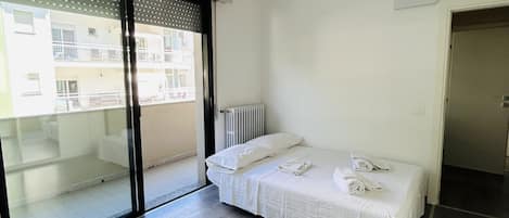 3 bedrooms, in-room safe, iron/ironing board