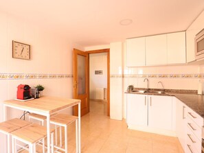 Fridge, microwave, oven, coffee/tea maker