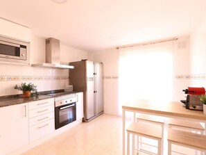 Fridge, microwave, oven, coffee/tea maker