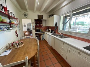 Fridge, microwave, oven, coffee/tea maker