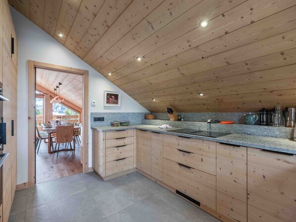 Kühlschrank, Mikrowelle, Geschirrspüler