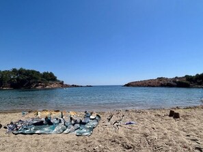 Una spiaggia nelle vicinanze
