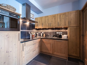 Coffee/tea maker, fridge, microwave, dishwasher - Beautiful apartment in Bisanne 1500 with parking for 6 people (Villard-sur-Doron)
