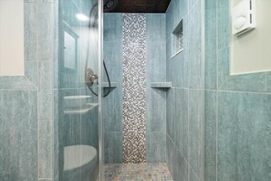 Douche, serviettes fournies