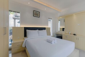 Basic Villa | Individually decorated, individually furnished, laptop workspace