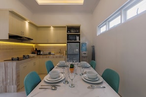Basic Villa | Dining room