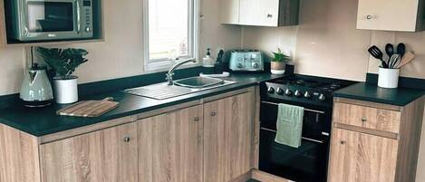 Kühlschrank, Mikrowelle, Ofen, Toaster