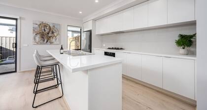 Modeina Modern Brand New 4BR Home