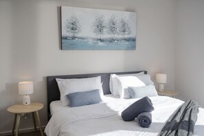 4 bedrooms, desk, iron/ironing board, WiFi