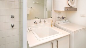 Shower, hair dryer, towels - Razorback 10 - Jindabyne (Jindabyne)