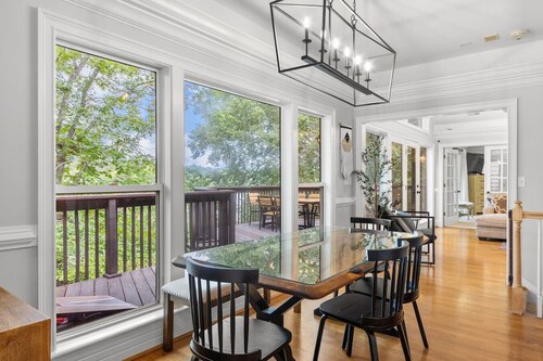 Spacious Lakefront *Gem* Pet & Family Friendly