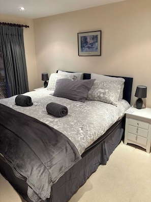 1 chambre, fer et planche Ă repasser, Wi-Fi gratuit, draps fournis