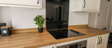 Máy rửa bát, dụng cụ nấu nướng/bát dĩa/dao nĩa