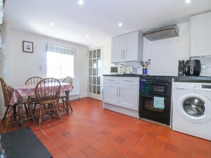Dishwasher, cookware/dishes/utensils
