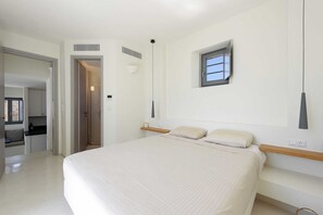 4 bedrooms, iron/ironing board, bed sheets - Seaside house with private pool, 100 metres from the beach (DRYOS)
