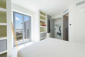 4 bedrooms, iron/ironing board, bed sheets