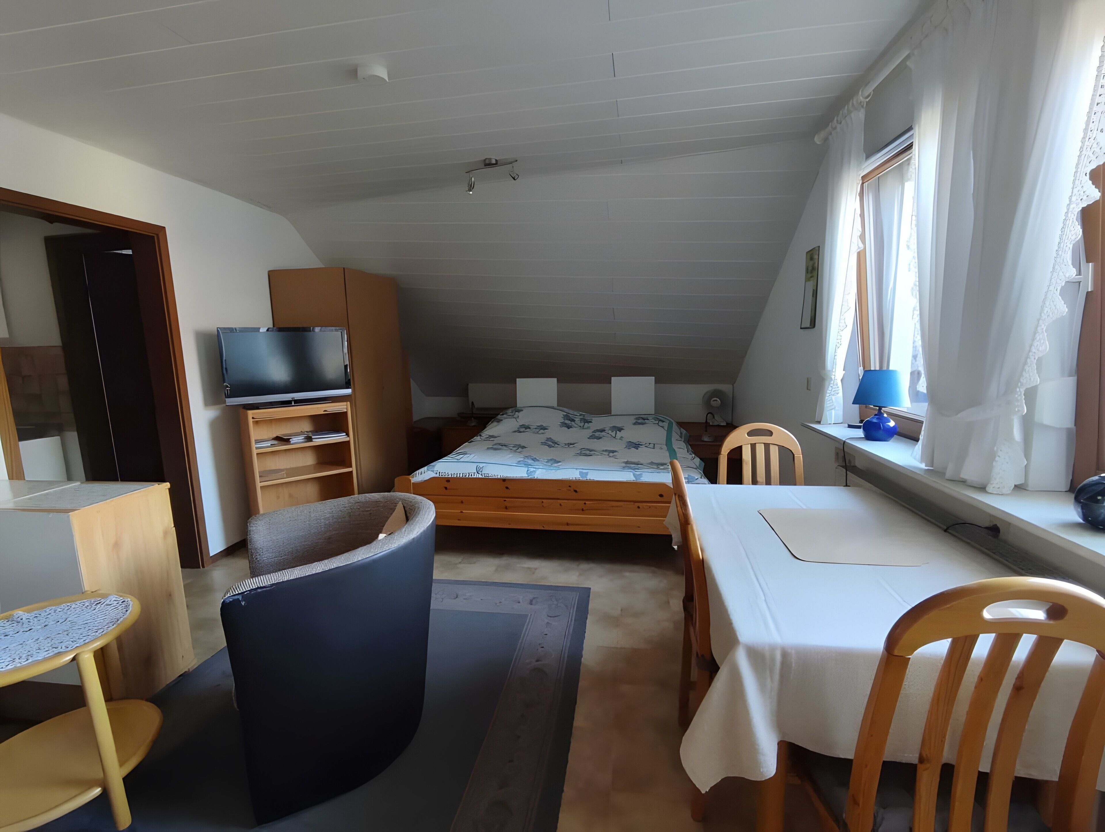 1 slaapkamer, een strijkplank/strijkijzer, wifi, beddengoed