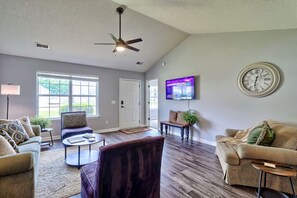 TV - 7 beds~10 mins to Ft Jackson! (Columbia)