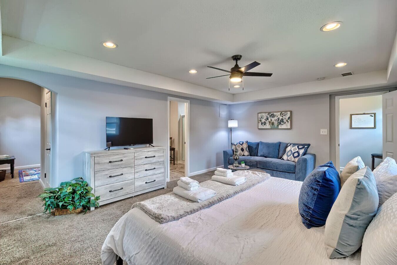 4 habitaciones, tabla de planchar con plancha, cuna de viaje y wifi 