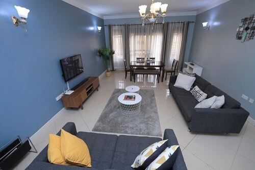 Cozy 3BR , Fast WiFi ,Near Metroplex Mall ,Parking