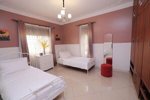 Iron/ironing board, WiFi, bed sheets