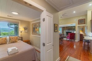 3 habitaciones, tabla de planchar con plancha y acceso a internet 