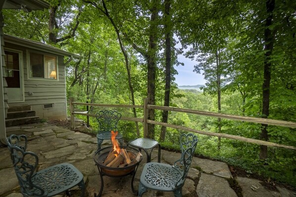 Terrace/patio - Lake View Escape - Outstanding Lake Burton views (Clarkesville)