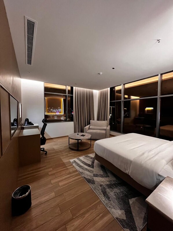 Escriptori i espai de treball apte per a portàtils 