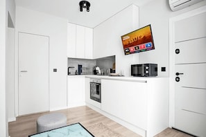 Refrigerador, microondas, horno, placa de cocina