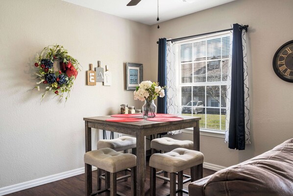 Condo, 1 Queen Bed with Sofa bed, Patio, Golf View (Cozy Escape) | Dining