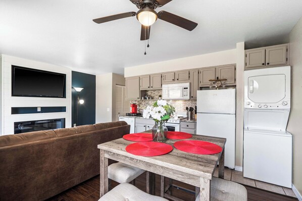 Condo, 1 Queen Bed with Sofa bed, Patio, Golf View (Cozy Escape) | Interior - Cozy Escape Stay for 4 (Branson)