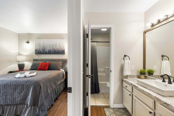 Condo, 1 Queen Bed with Sofa bed, Patio, Golf View (Cozy Escape) | 1 bedroom, individually decorated, individually furnished