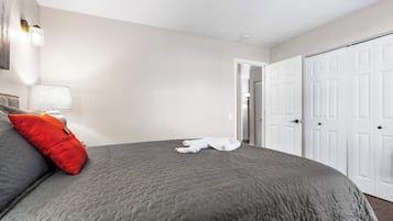Condo, 1 Queen Bed with Sofa bed, Patio, Golf View (Cozy Escape) | 1 bedroom, individually decorated, individually furnished