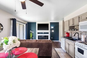 Condo, 1 Queen Bed with Sofa bed, Patio, Golf View (Cozy Escape) | Interior