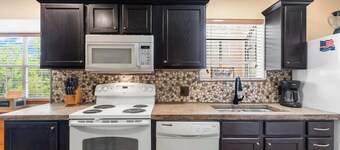 Cozy Timbers Charming Condo for 6 With Resort-style Amenities