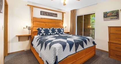 Cozy Timbers Charming Condo for 6 With Resort-style Amenities