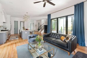 TV, peis og kontorer