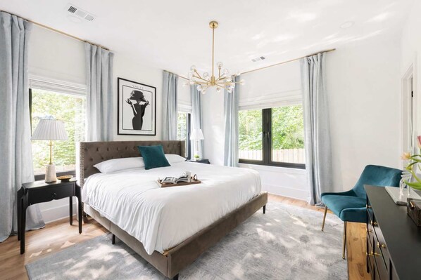 2 bedrooms, desk, iron/ironing board, WiFi