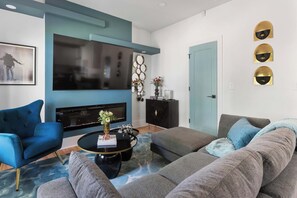 Fernseher, Kamin, Arbeitsbereiche