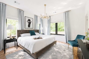2 bedrooms, desk, iron/ironing board, WiFi