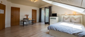 Apartment 'Kampenwand' with Mountain View, Balcony and Wi-Fi