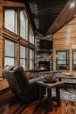 TV, fireplace, offices - Creek Nest Cabin | Hot Tub, Firepit & Lake Life (Broken Bow)